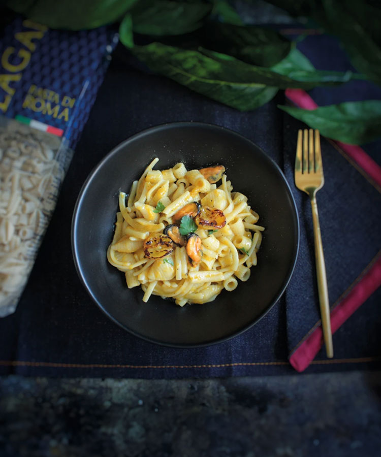 pasta-mista-risotatta-con-pomodorino-giallo-e-cozze